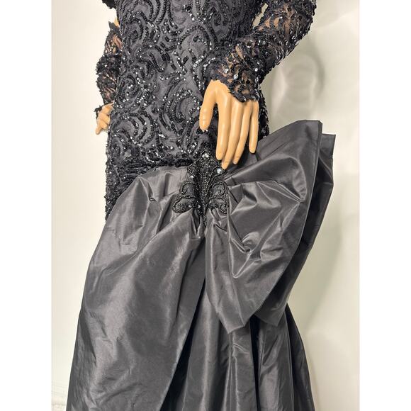 Vintage Demetrios Black Beaded Evening Gown with Dramatic Bow gloves M-L - Picture 10 of 16